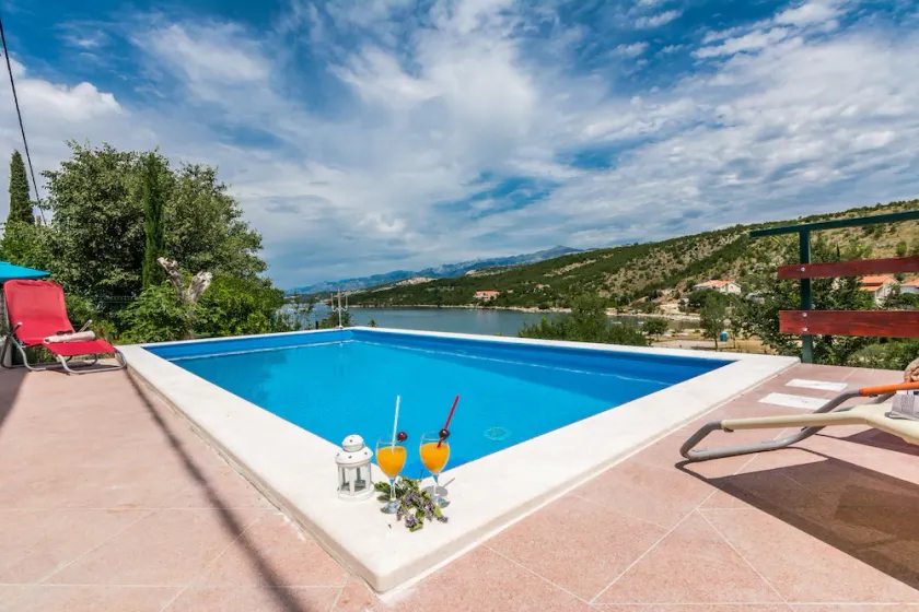 Only 30m from beach, newly furnished, wit beautiful view and outside pool. - Image 1