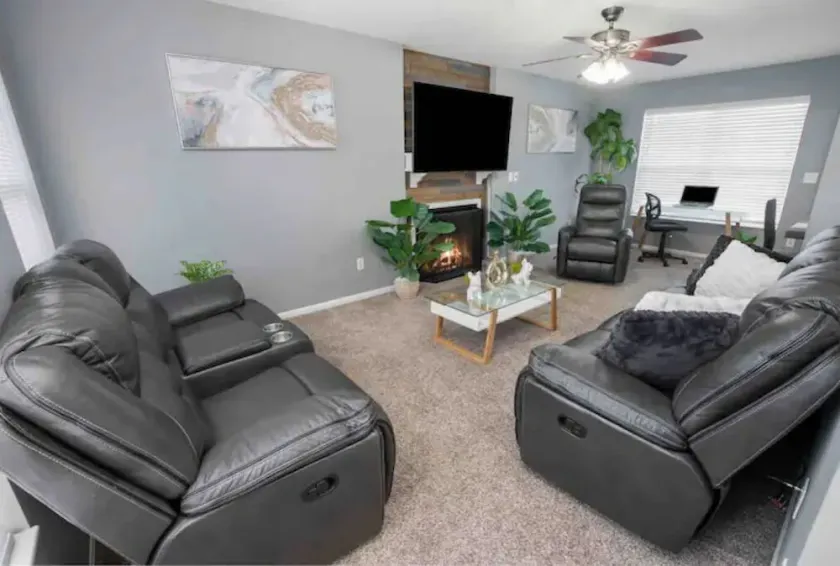 2 King beds; The Sunset house/4bd/2 1/2 baths - Image 1
