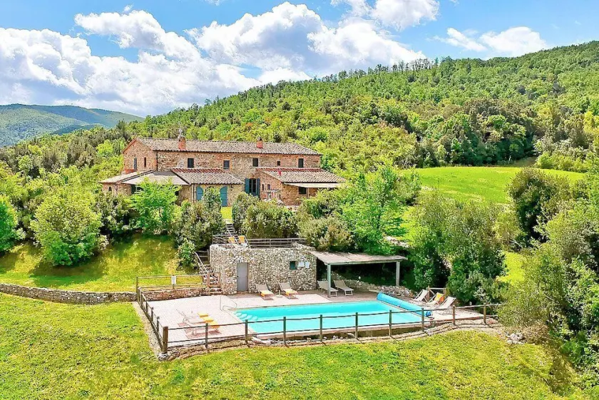 Villa Verbena : une villa caractéristique et accueillante sur deux étages entourée de prairies et de collines verdoyantes, avec Wi-Fi gratuit. - Image 1