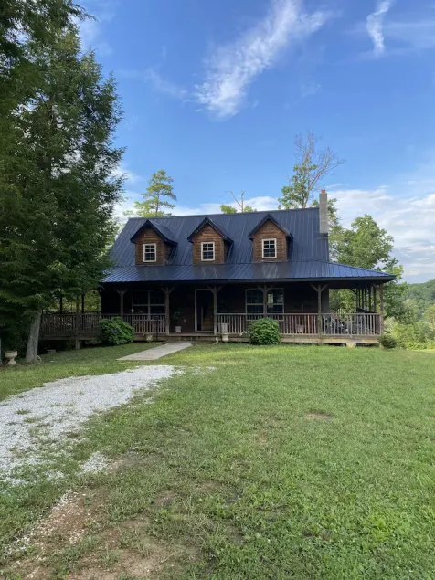 Very peaceful 3 bedroom, 2 1/2 baths cabin  within minutes of RRGorge and NB. - Image 1
