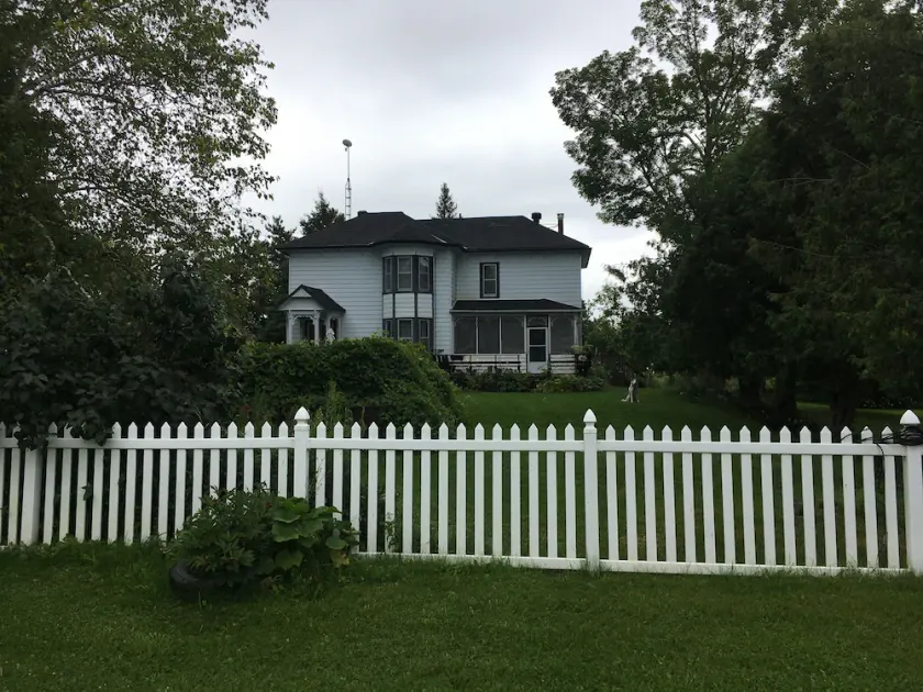 Rideau lakes country home - Image 1