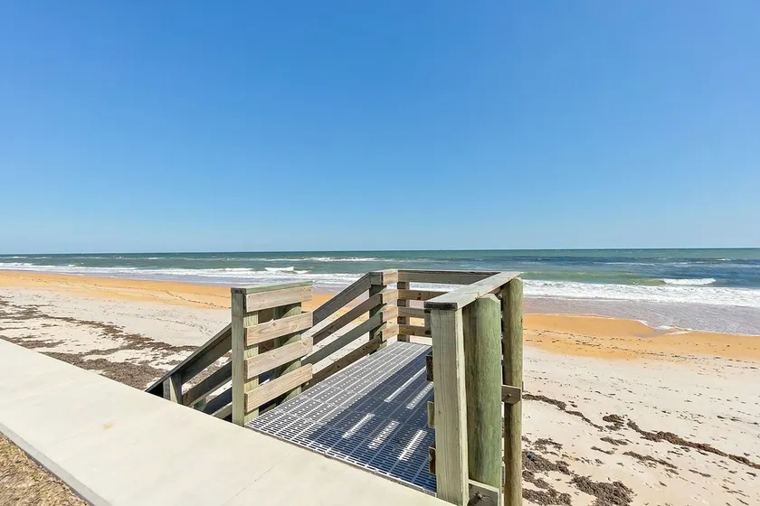 Direct Beachfront Deck | Grill | 2 Queen Beds - Image 1