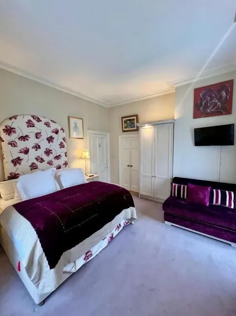 Burlington Townhouse - Image 1
