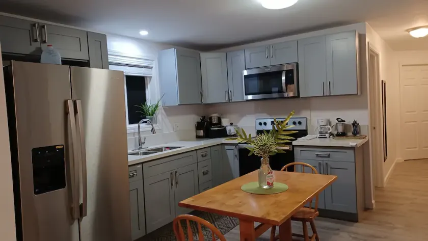 \"BRIGHT, COZY & LOVELY home\" Newly Renovated... & close to the BEACH - Image 1