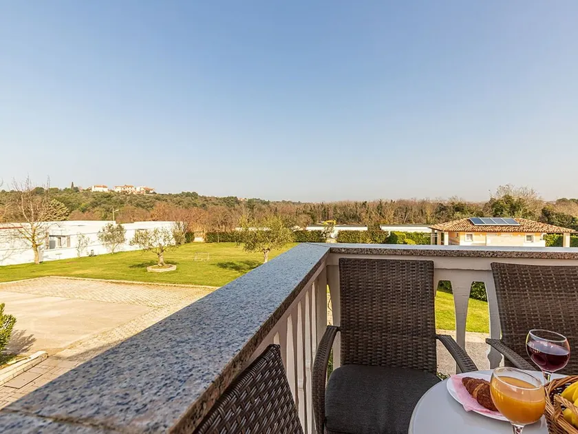 Lovely apartment in villa for 4 guests with A/C, pool, WIFI, TV and terrace - Image 1