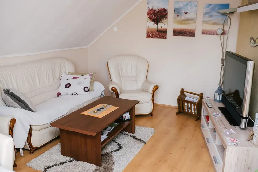 Beautiful cozy apartmant with 2 bedrooms, living room, free parking and wifi - Image 1