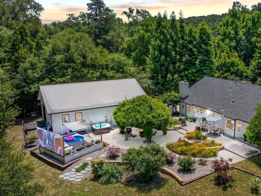 Château Vigne: Luxe retreat, Hot Tub, plunge pool, Outdoor movies, game room, EV - Image 1