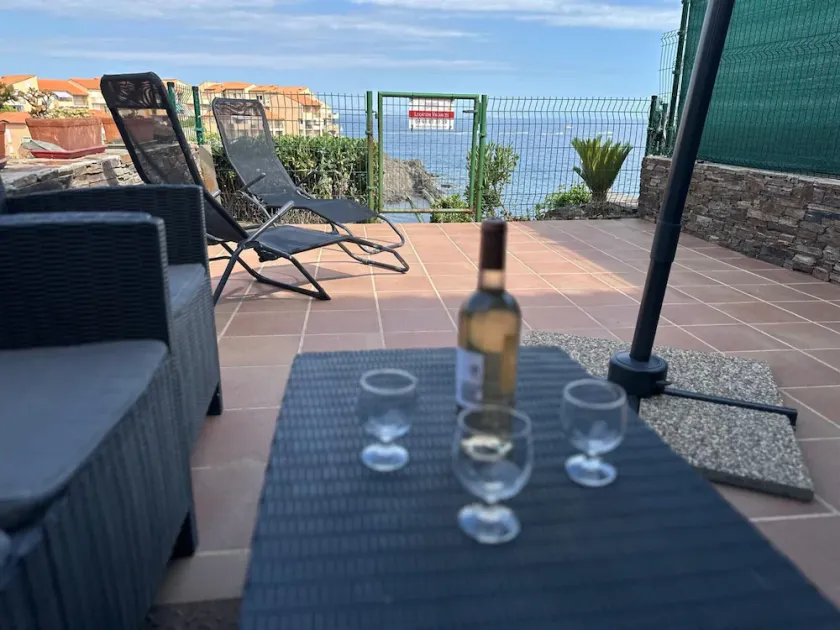 Charmant T2 à Port-Vendres, accès direct plage, parking privé - Image 1