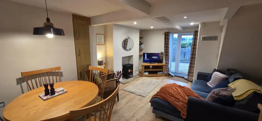 2 Bed - Work - Holiday - Pets Welcome - Parking - Image 1