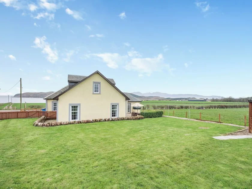 4 bedroom accommodation in Kingarth - Image 1