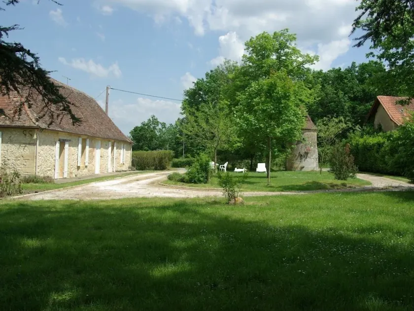 1 WEEK FROM 310 EUROS FOR 5 TO 6 PEOPLE ACCORDING TO SEASON - Image 1
