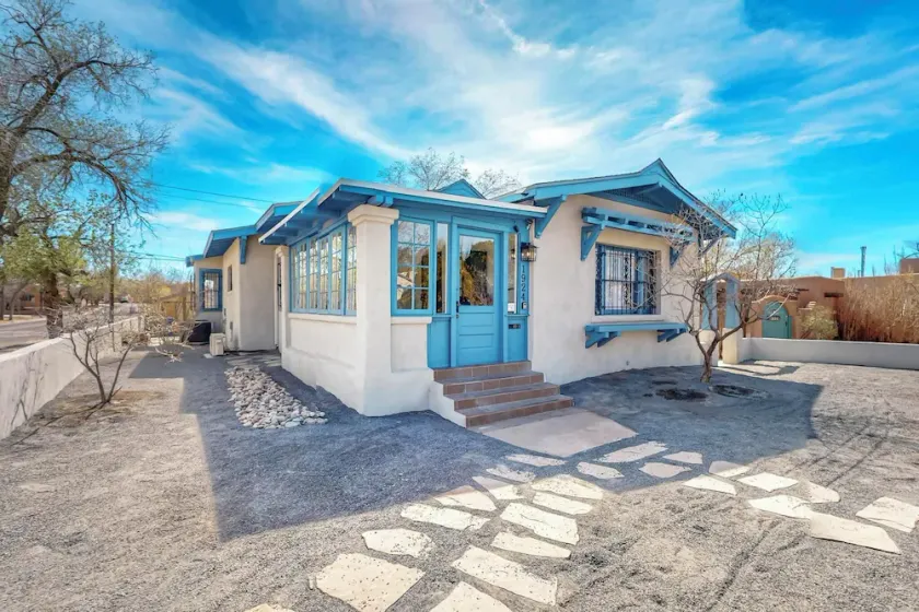 Historisk bungalow m / veranda, King1bd / 1ba, gå til UNM - Image 1
