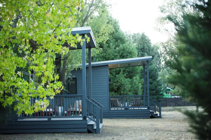 Cottage mit 1 Queensize-Bett - Mandala Springs Wellness Retreat Center - Image 1