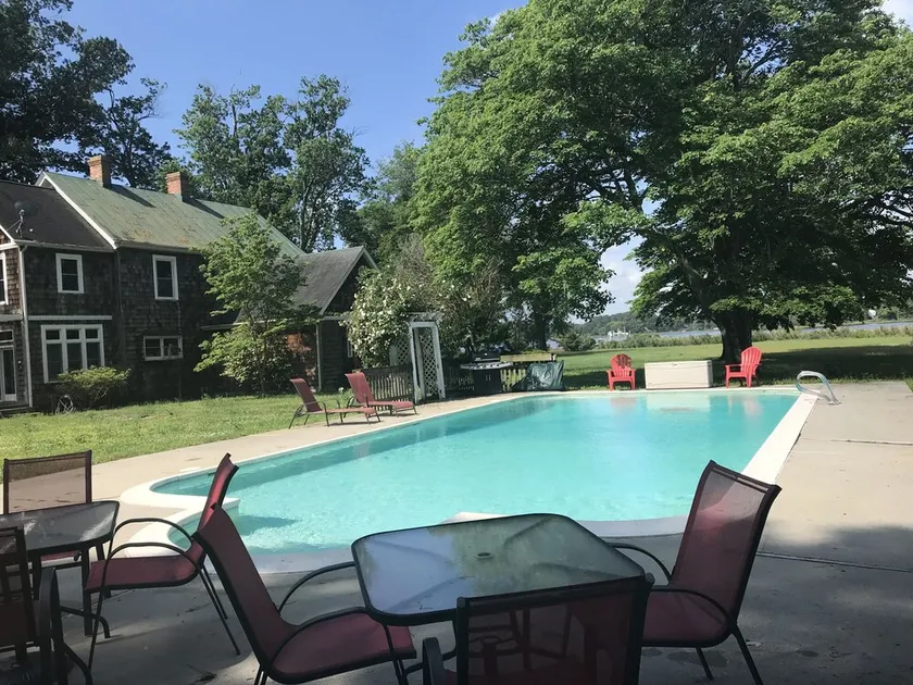 Aktualisiert Waterfront Farmhouse - Swimmingpool, Private Pier 2 Master-Schlafzimmer - Image 1