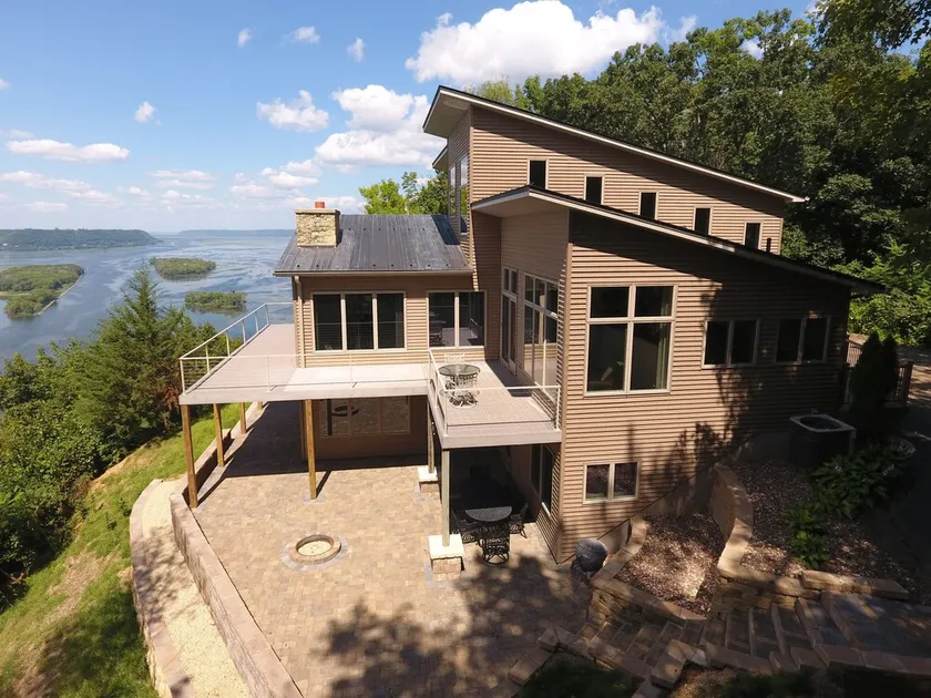 A View to a Thrill - Experience a beautiful view of the Upper Mississippi River - Image 1