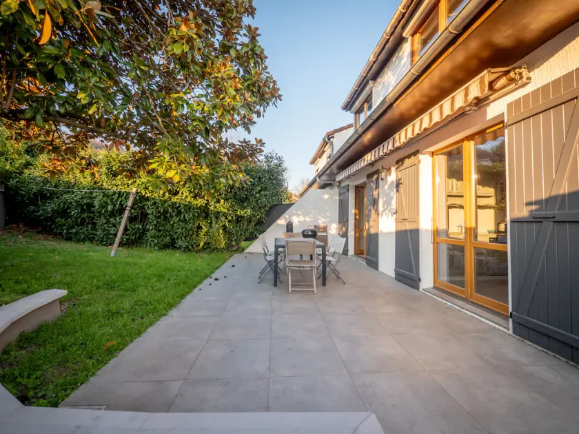 Pretty villa with garden between Rhone and orchards - Image 1