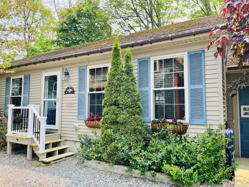 Rocko's Cottage Nestled in the Heart of Downtown Bar Harbor - Image 1