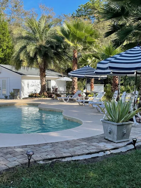 Private Oasis-Heated Pool-Sleeps 10 - Top Amenities-Pet friendly-cozy - Image 1