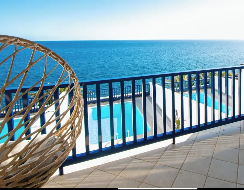 FRONTLINE VILLA 26, Modern Coastal Design with Amazing Views - Image 1