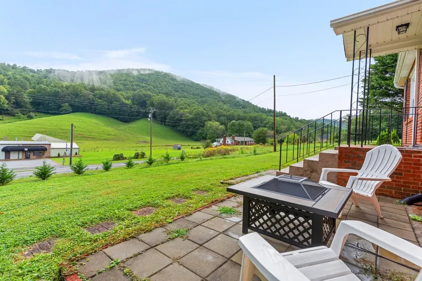 Country Setting.  City Convenience. Hot Tub - Image 1