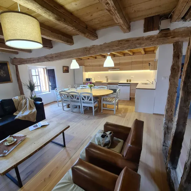 Family house with views of the Linares reservoir - Image 1