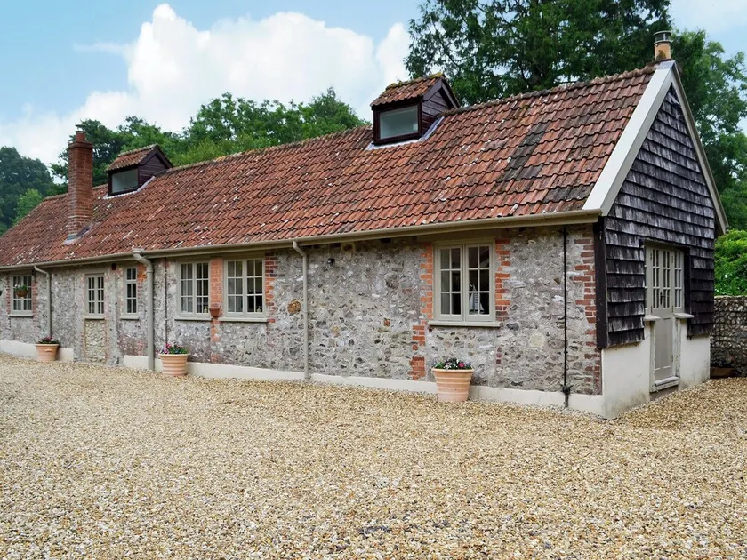 2 bedroom accommodation in Winsham, near Chard - Image 1
