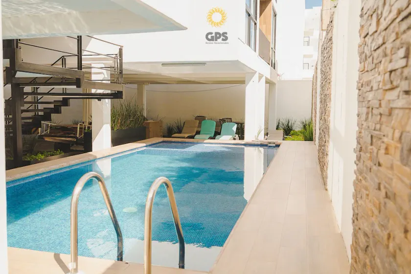 Las Hadas Apartments - Image 1
