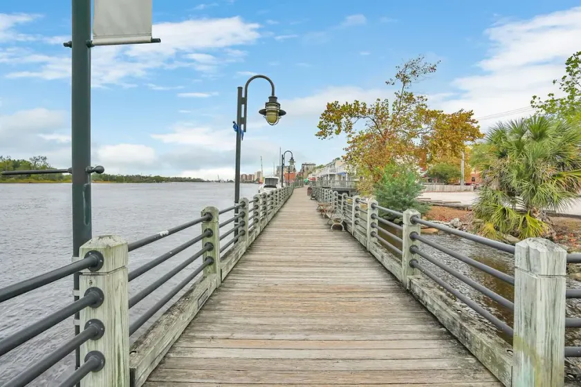 COEUR DU CENTRE-VILLE (Riverwalk, River View, Walk to Shopping, Dining, and Spirits) - Image 1