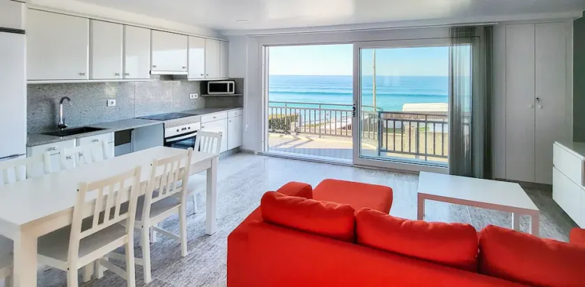 AG Casa Vilamar en primera linea de playa Razo - Image 1