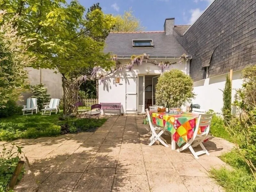 Cozy Renovated Cottage Near Nantes Canal with Private Garden and Bikes - Image 1
