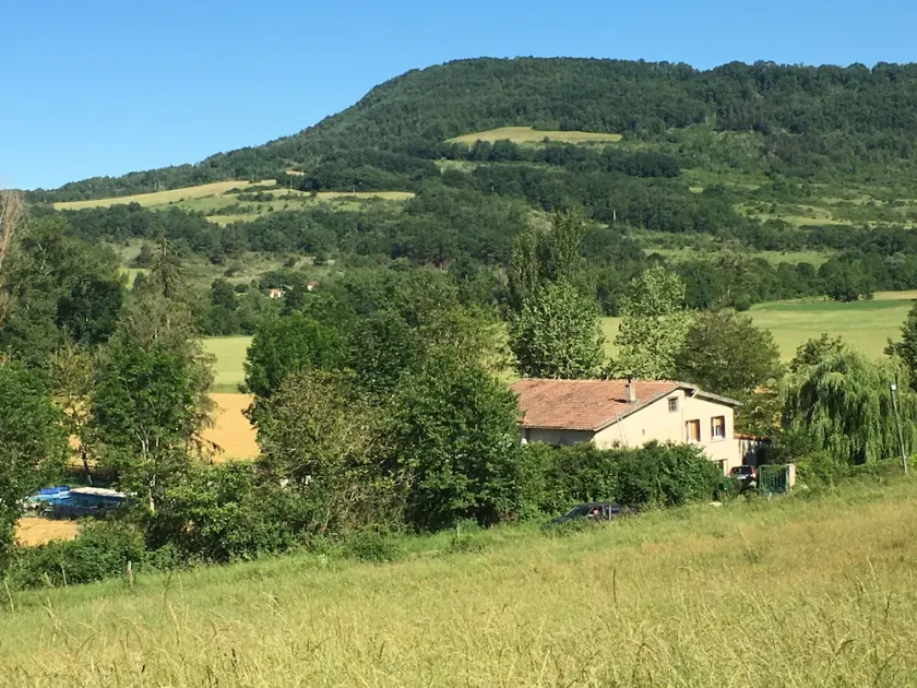 Peaceful countryside setting, private pool yet close to the village. - Image 1