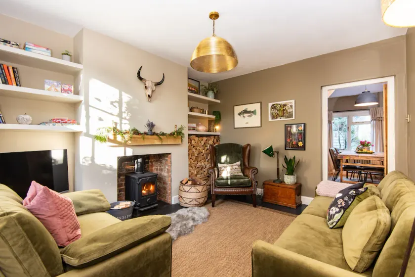 Beautiful Georgian Cottage tucked away in central village location. - Image 1