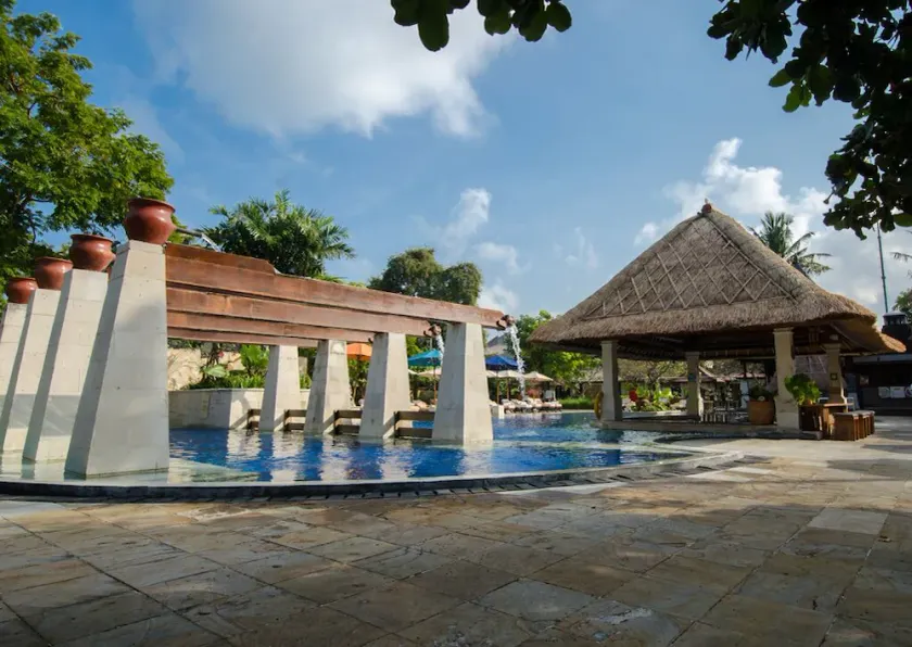 One Bedroom Pool Villa, walking distance to the beach and shopping center - Image 1