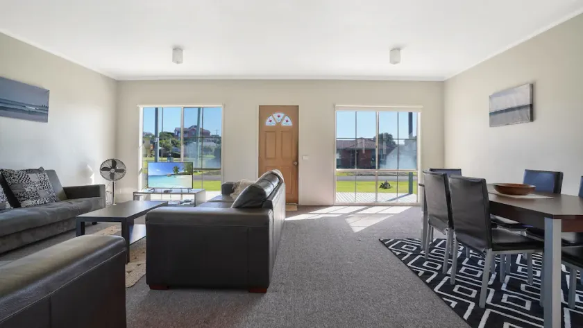 A 4 bedroom home in South Beach - Image 1
