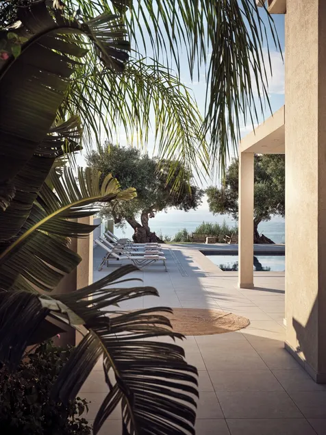 Villa with pool on the edge of the hill - Image 1