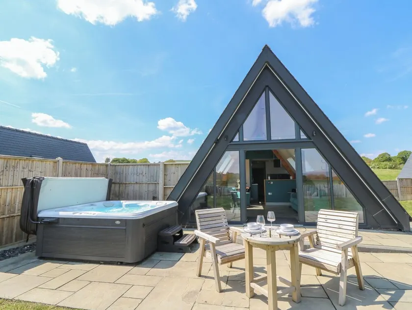 KERRY HILL - THE SHEEPFOLD, pet friendly in Llandrindod Wells - Image 1
