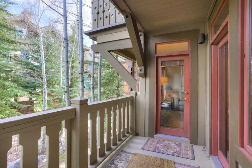 2 BR Condo Arrowhead Village, Walking Distance to Lift - Image 1