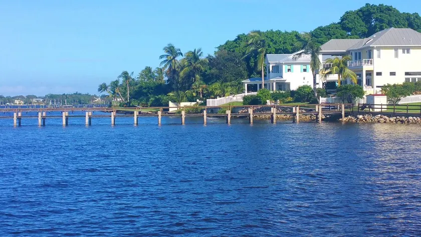 2 Bedroom 1,079 sf Cottage. Dock. Full Kitchen, WI-FI,HDTV, Parking & Pets ok. - Image 1