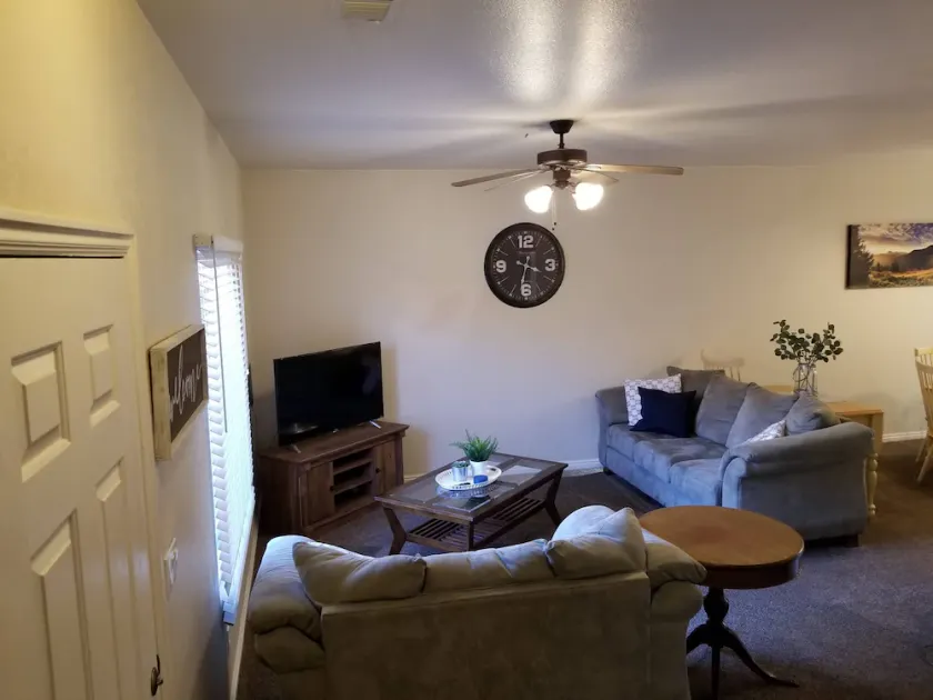Beautiful townhouse near Zion, Bryce & Grand Canyon (Kanab, UT) - Image 1
