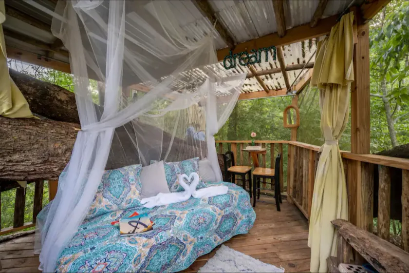 Glamping Treehouse on Farm, Unique Experience! - Image 1