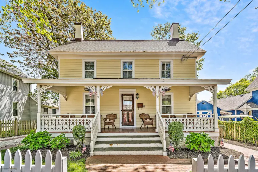 Sea Horse Cottage-5 Bedrooms, 3 Full Baths, 2 Half Baths, Sleeps 14 - Image 1