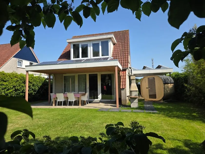 Cosy holiday home on a beautiful holiday park - Image 1