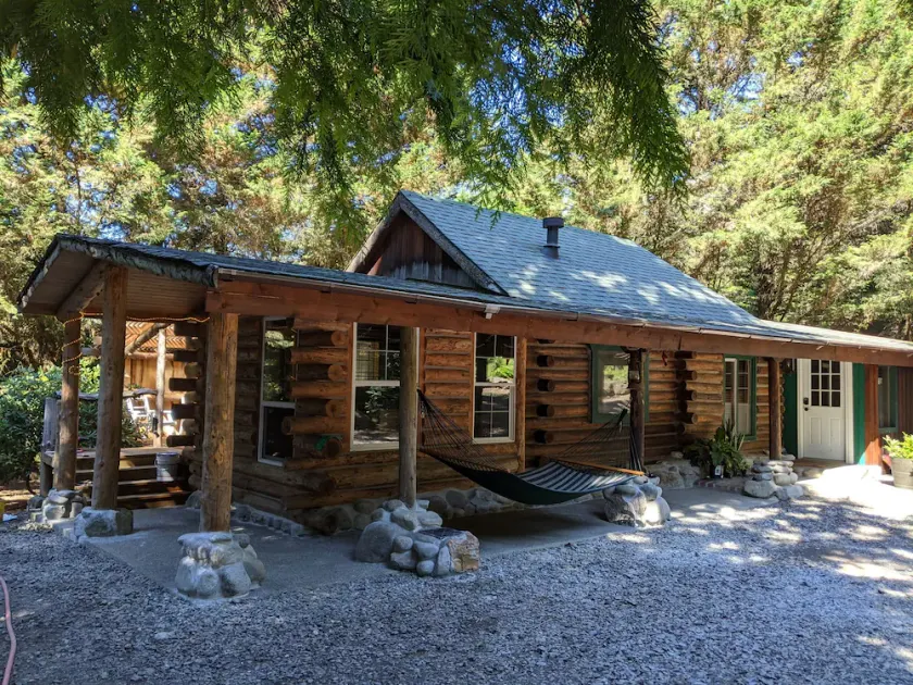 Cozy Log Cabin in peaceful wooded surroundings - Image 1