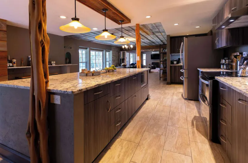 Willie's Hill Country Hideaway - Stay for 8 With Hot Tub & Fire Pit - Image 1