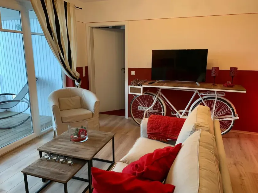 Romatic apartment in the countryside with loggia, sauna area, garden, pond, horses - Image 1