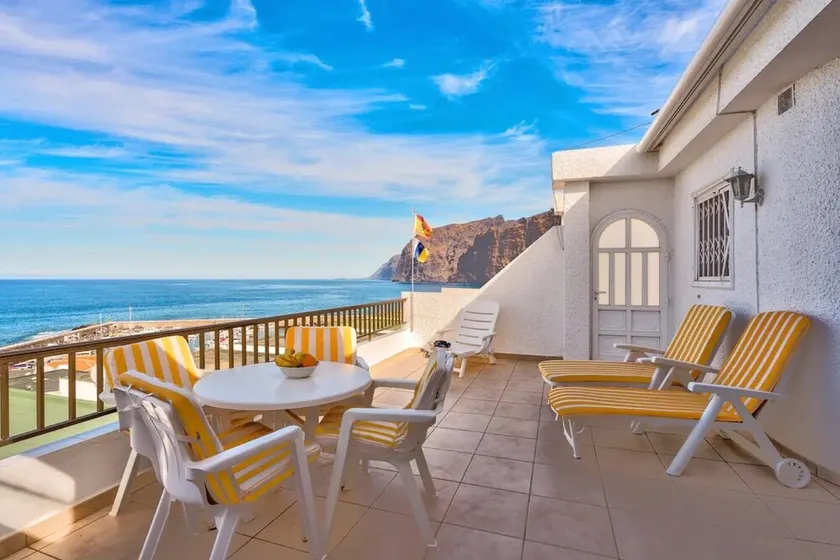 Appartement de vacances \"Los Gigantes vue sur mer\" près de la plage avec piscine partagée et Wi-Fi - Image 1