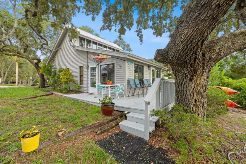 Das Hilltop Cottage in Cedar Key, Florida, ist ein Schatz an der Naturküste. - Image 1