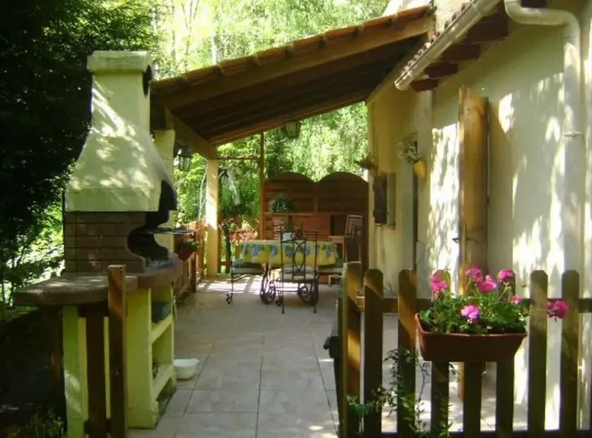 small house between sea and mountain - Image 1