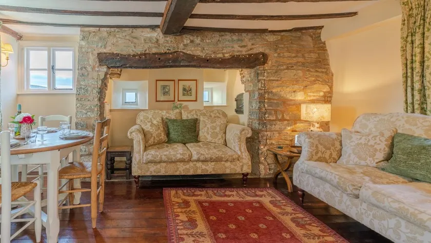 Corner Cottage - Image 1