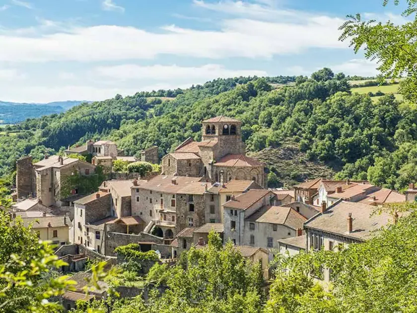 Gîte cosy avec jeux et terrasse à Auzon - Image 1